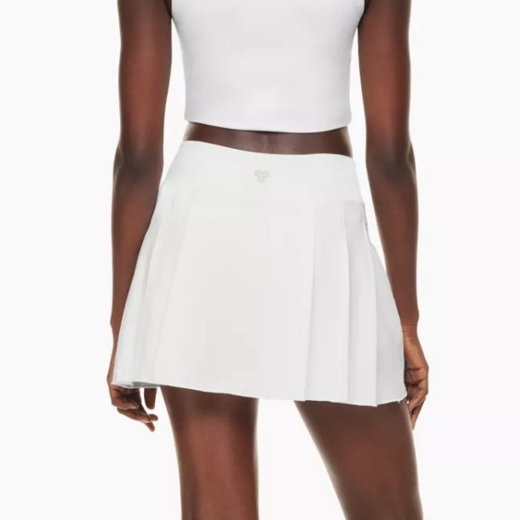 Aritzia TnaMOVE™ Tennis Serve Micro Skirt, White - Picture 5 of 9